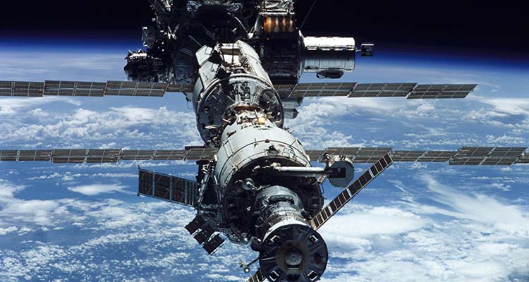 Do we still need astronauts?